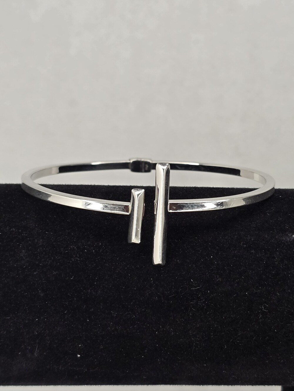 Hollow Sterling Silver Hinged Cuff Bracelet 7.25 Inch Inner Diameter N Thailand
